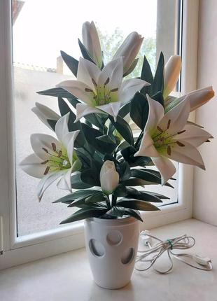 Светильник белые лилии.