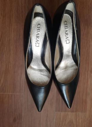 Туфлі - човники.