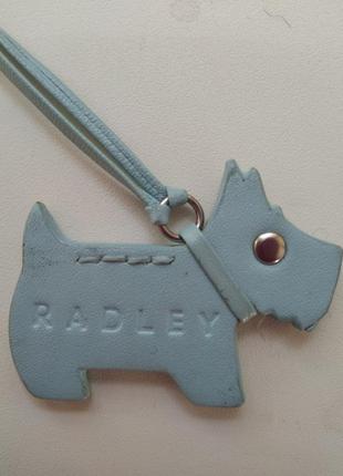 Брелок собачка radley