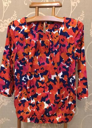 Очень красивая и стильная брендовая блузка.