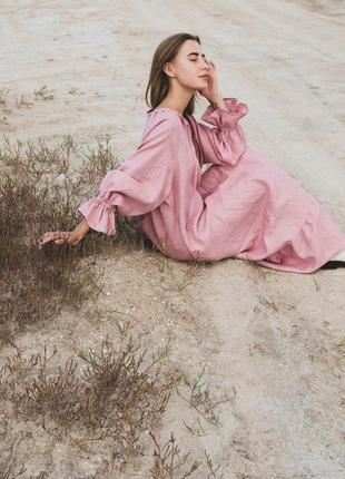 Розовое платье-туника из льна свободного кроя с карманами2 фото