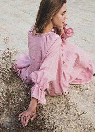 Розовое платье-туника из льна свободного кроя с карманами3 фото