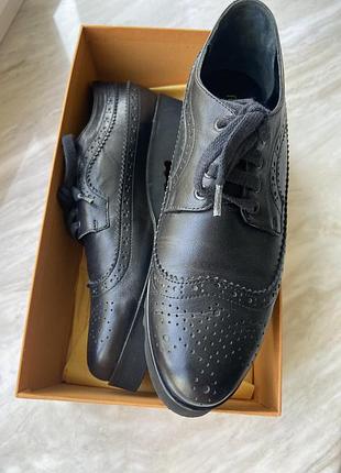 Туфлі на шнурках