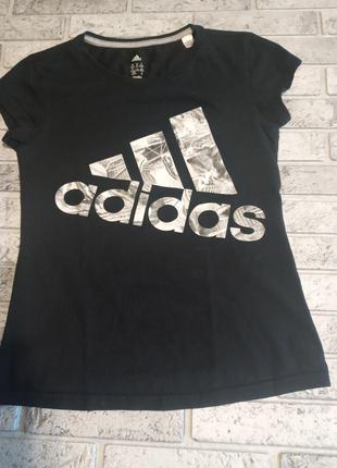 Фирменая футболкаadidas