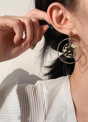 Серьги колечки  очень красивые и стильные .