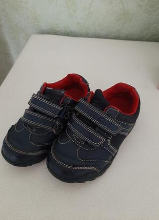 Кроссовки 22р