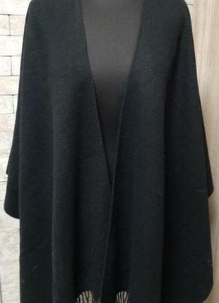 Пончо чорне в рубчик брендове з китицями