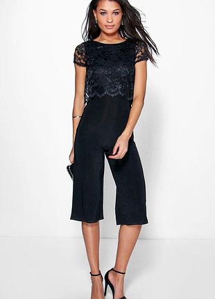 Чорний комбінезон кюлоти з мереживною накладкою