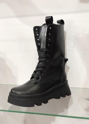 Ботинки берцы на шнуровке с высоким манжетом на платформе