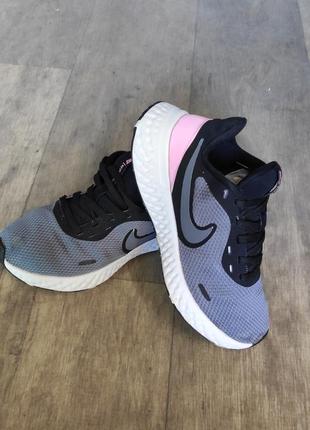 Кроссовки женские nike.