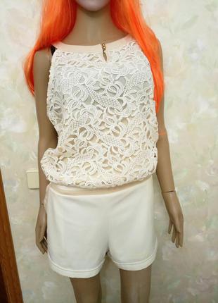 Дуже гарний комбез на дівчину з формами)