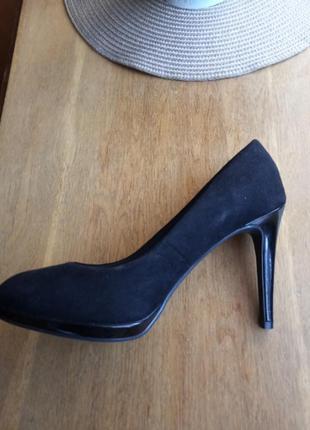 Туфлі-човники insolia&reg; на платформі m&s collection чорні замшеві3 фото