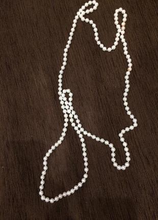 Красивое длинное ожерелье