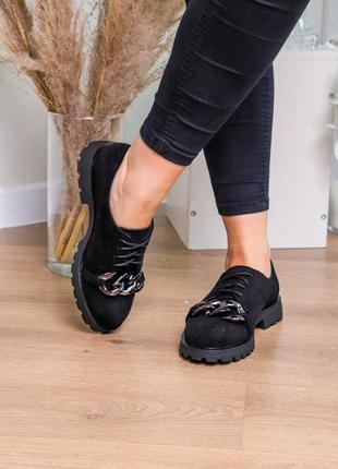 Женские туфли черные замшевые с цепью на шнурках2 фото