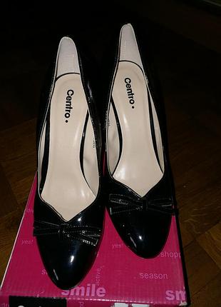 Туфельки лак,новые!