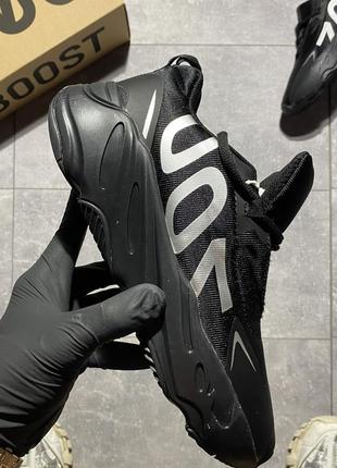 Кросівки adidas yeezy boost 700 black white