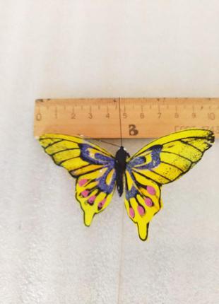 Метелик декоративна на дроті.3 фото