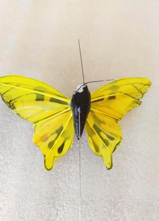 Метелик декоративна на дроті.2 фото