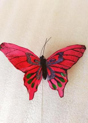 Метелик декоративна на дроті.
