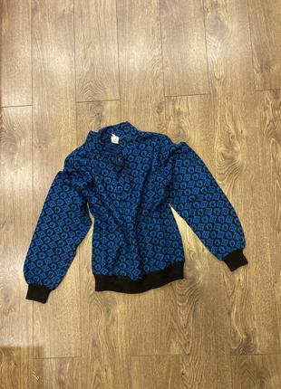 Класичний светр з об'ємними рукавами