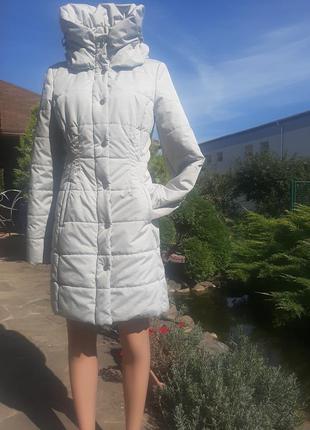 Удлиненная легкая теплая куртка пальто1 фото