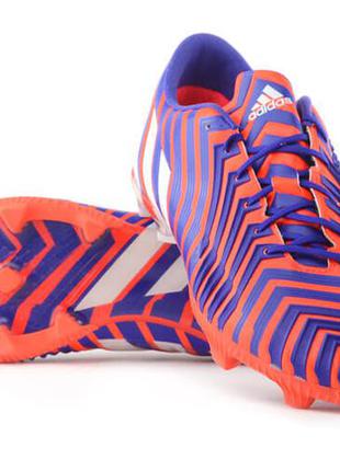 Футбольные бутсы adidas predator