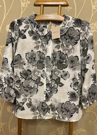 Дуже гарна і стильна брендовий блузка в кольорах.