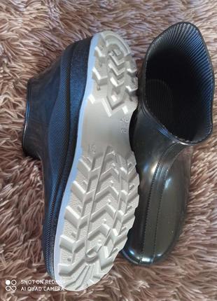 Резиновые сапожки женские р/р 37,38.