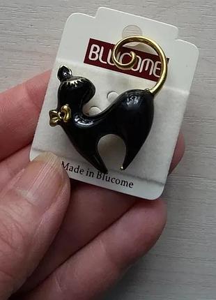 Эмалированная брошь в виде кошки
