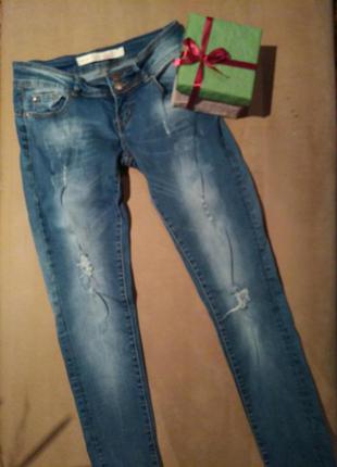 Джинси блакитні рвані з дірками