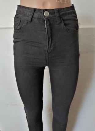 Базовые чёрные джинсы1 фото