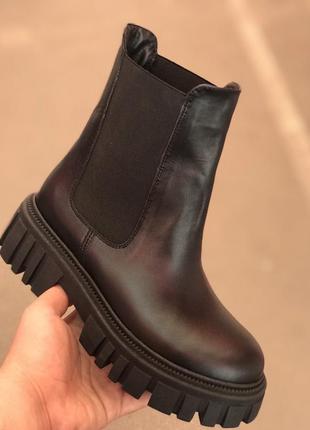 Кожаные зимние челси на меху на массивной подошве
