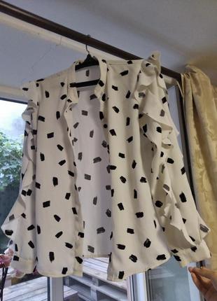 Школьная белая рубашка блузка с принтом черно-белая рубашка