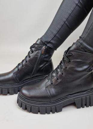 Женские кожаные демисезонные ботинки на шнурках цвет черный