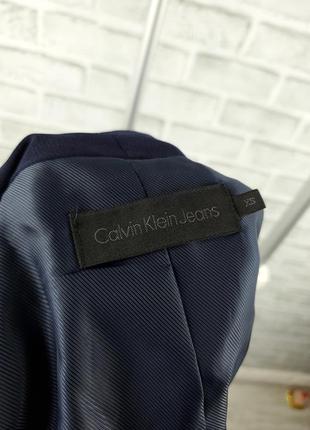 Открытый пиджак блейзер с карманами на молнии calvin klein jeans (xs)5 фото