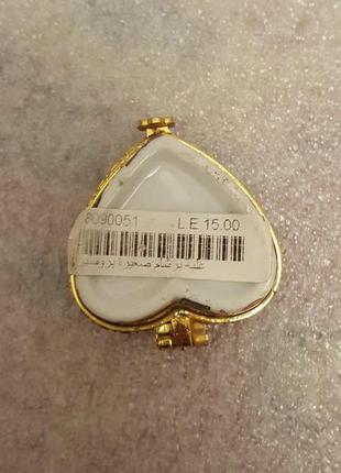 Красивая фарфоровая шкатулочка "нефертити".