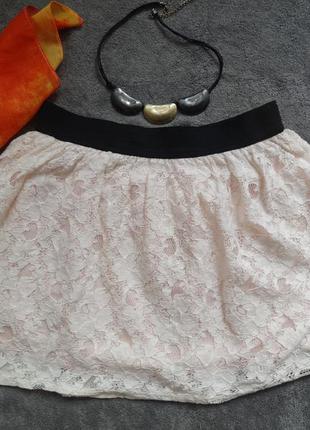 Ообалденная белая юбка (персиковый цвет подкладки), фирма bershka разм s как новая