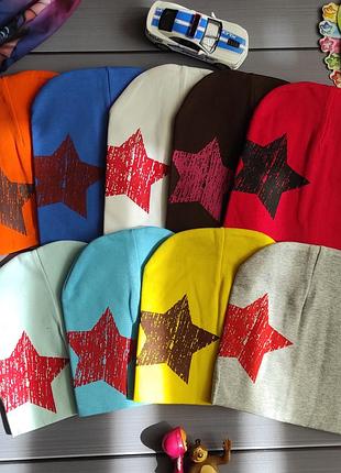 Чорна шапка із зіркою