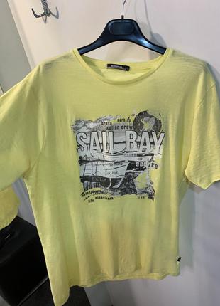 Мужская желтая футболка3 фото