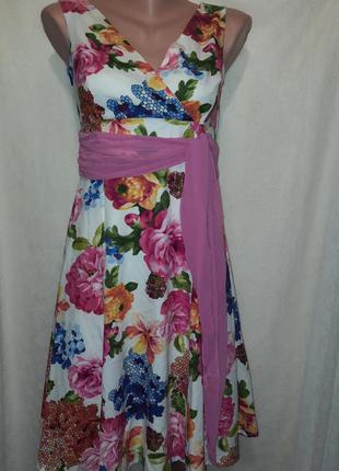 Платье в цветочек.