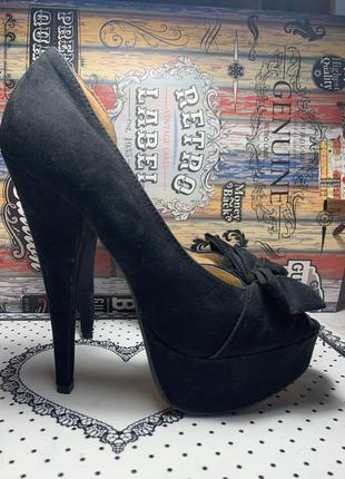 Туфли с открытым носком на каблуке и платформе