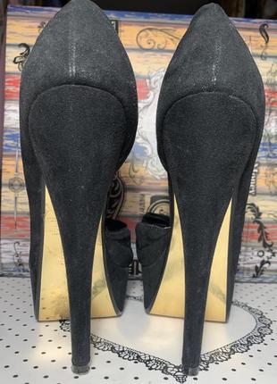 Туфли с открытым носком на каблуке и платформе