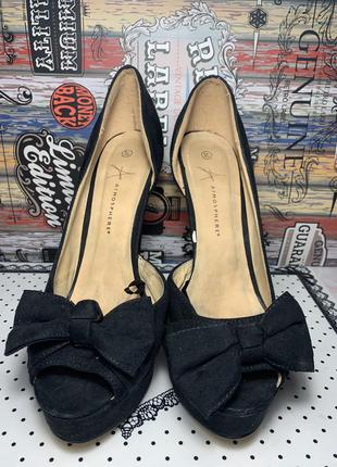 Туфли с открытым носком на каблуке и платформе