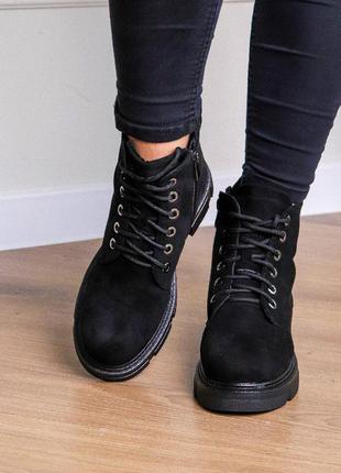 Черные женские ботинки замшевые на меху зимние7 фото