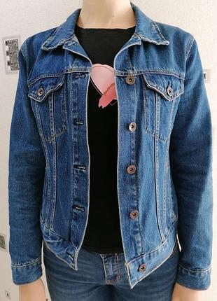 Жіночий джинсовий піджак