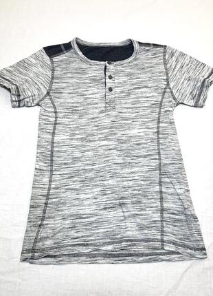 Класна футболка/8-9 років/128-134/ дуже гарний !!!