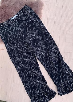 Штани капри бриджи mango шорти шорты манго кюлоты чёрные хб брюки принт с рюшами