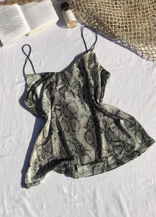 Майка-топ в змеиный принт от amisu