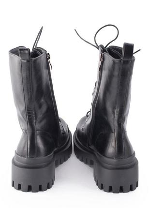 Женские черные ботинки на шнуровке3 фото