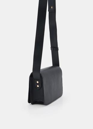 Черная сумочка на длинной ручке.2 фото